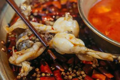 美蛙魚頭火鍋91视频安全网站哪家靠譜?91视频安全网站底料製作